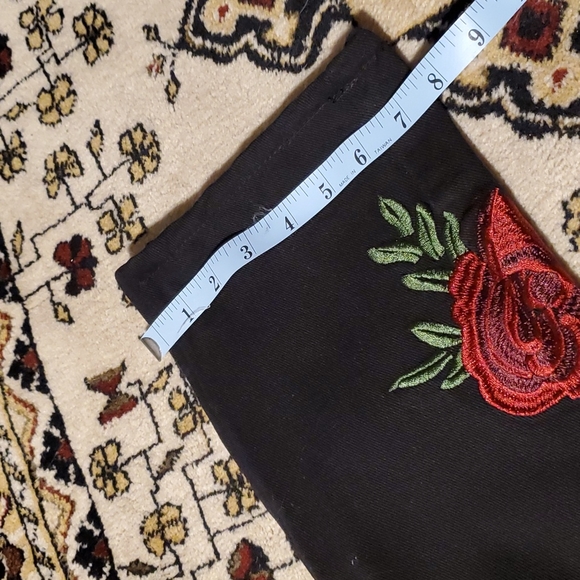 Distressed jeans - Picture 13 of 13